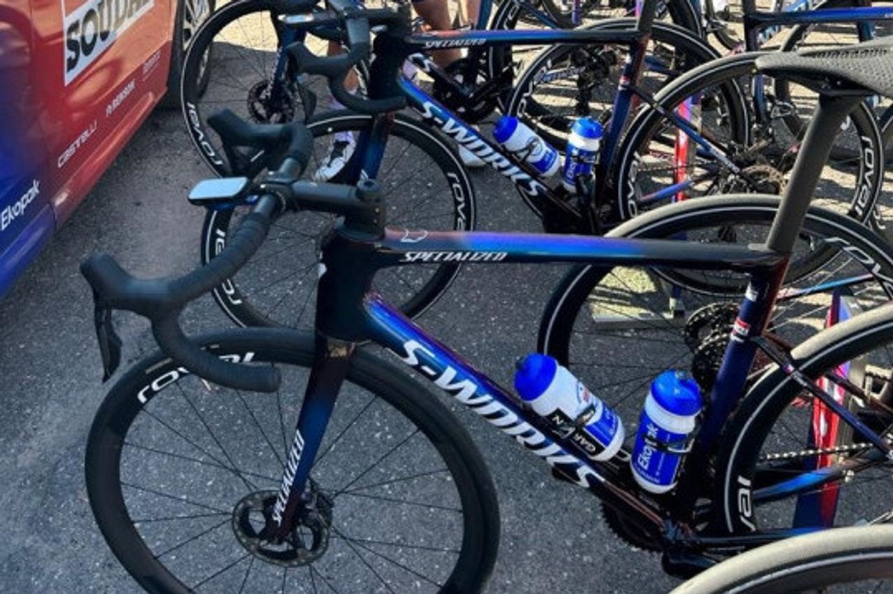 Alleged images of a new Tarmac SL8 were leaked on the Weight Weenies forum.