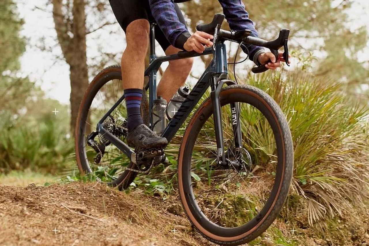 A Canyon Grizl Trail with an active suspension fork