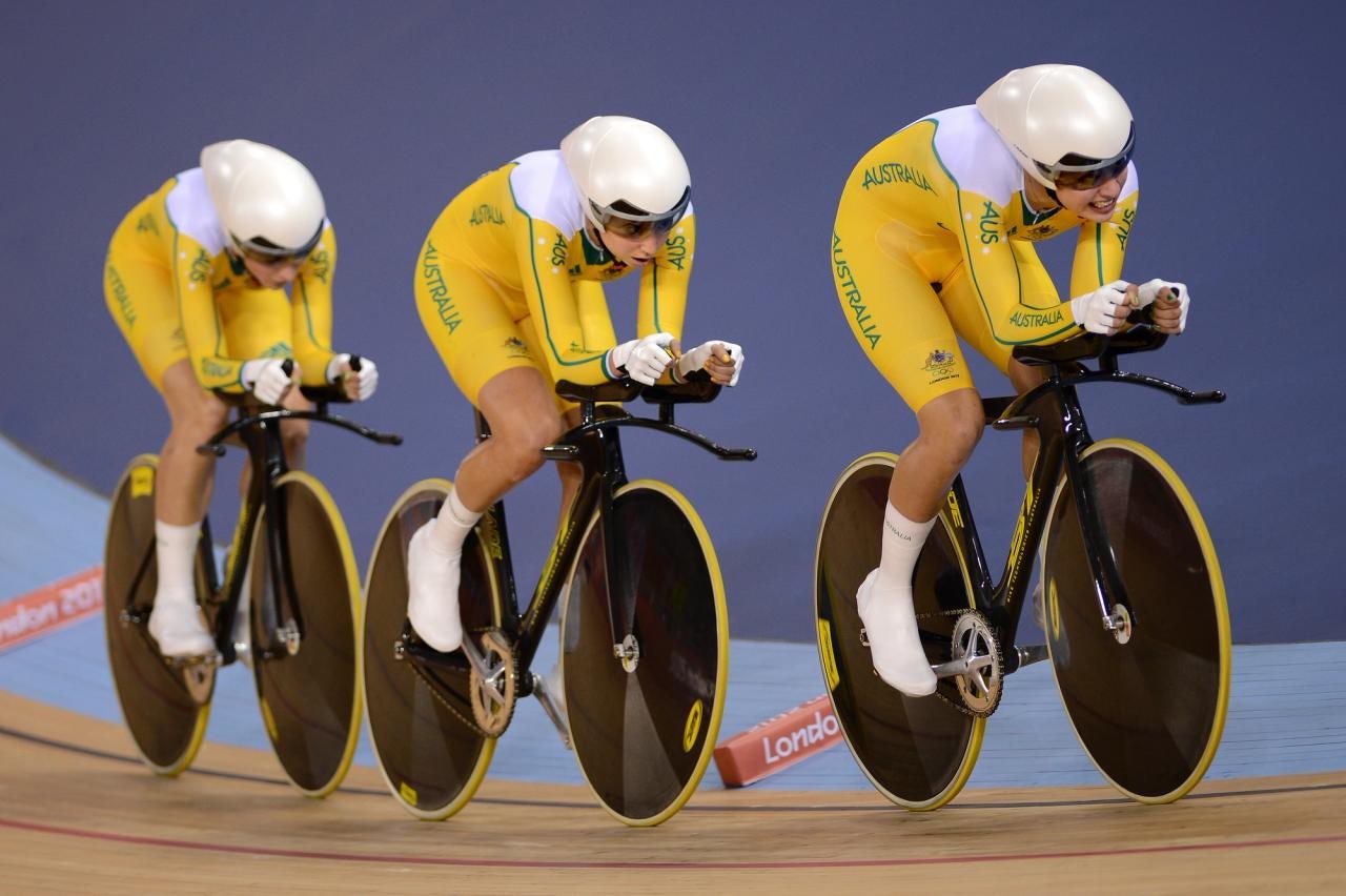 Melissa Hoskins and her Australia teammates compete in the Team Pursuit at the 2012 London Olympics