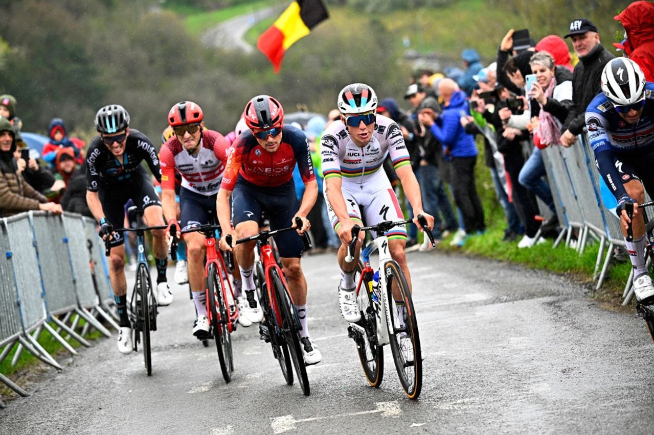 The men's peloton takes on one of the many climbs that characterise Liège-Bastogne-Liège