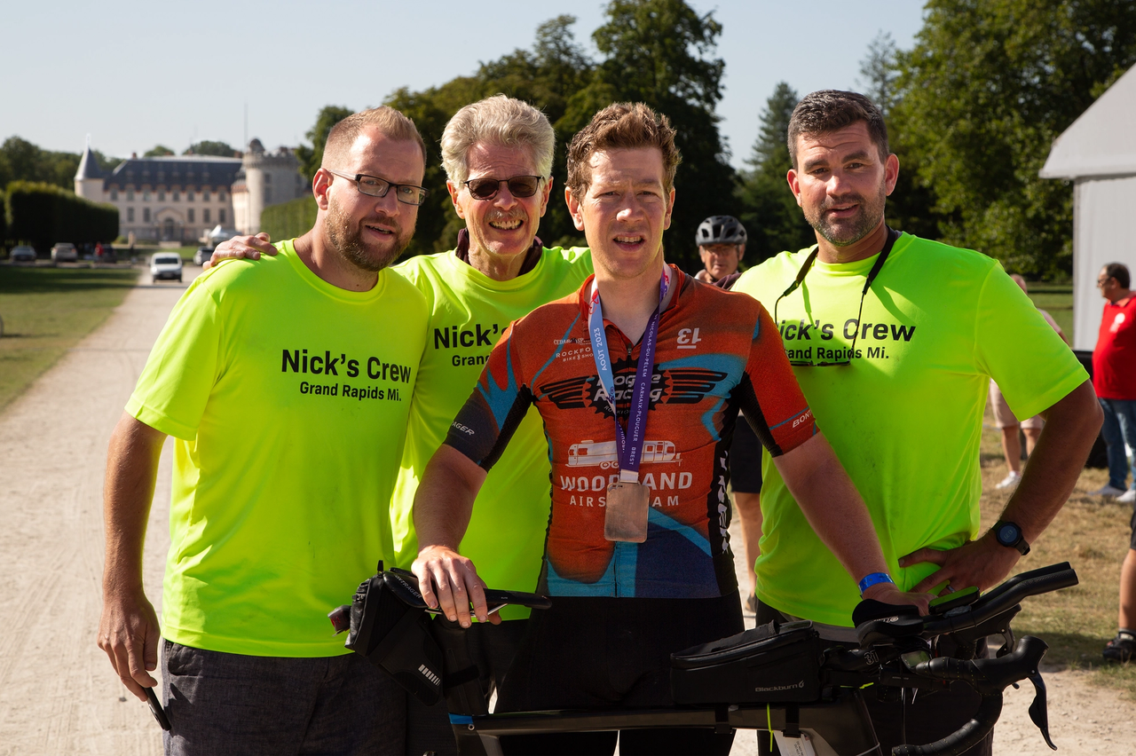 Nick DeHaan with his support crew at the finish in Rambouillet, France