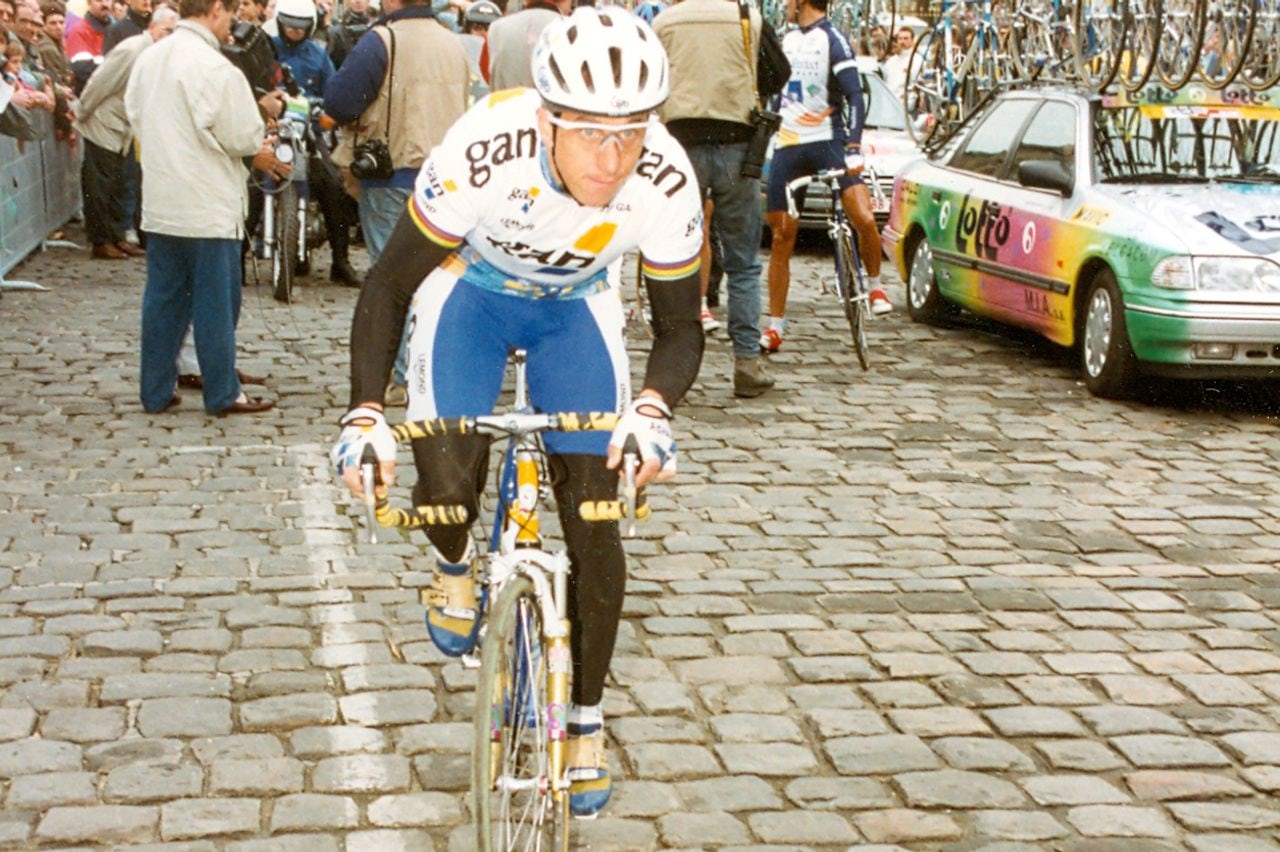 Greg LeMond on his way to the start line of Paris-Roubaix 1993 - note the RockShox suspension forks