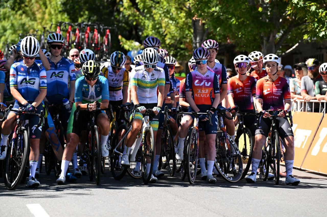 The Tour Down Under peloton holds a minute's silence after the death of Melissa Hoskins